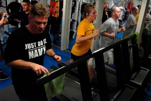 fitness-men-women-working-out-treadmill-gym