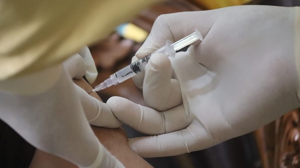 doctor-nurse-injection-medial-health-test